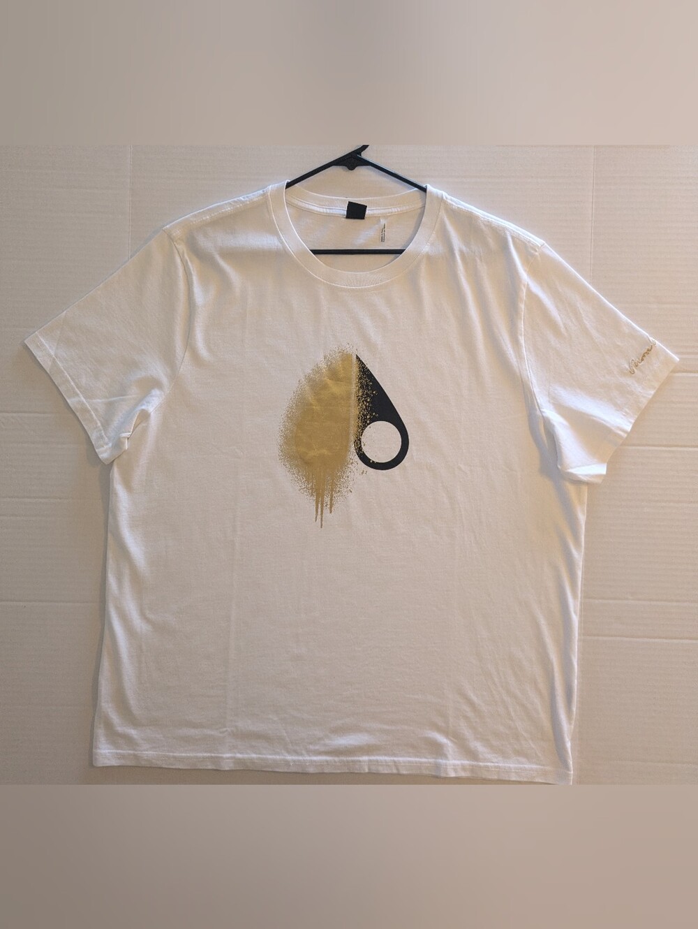 Moose Knuckles White Long Sleeve Tee with Gold and Black Graphic- XXL (NWOT)